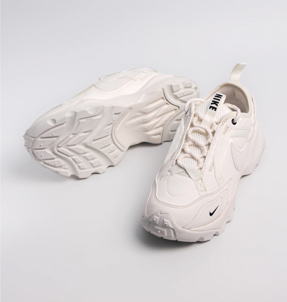 Outlet Кросівки жіночі Nike Tc 7900 White DD9682-100