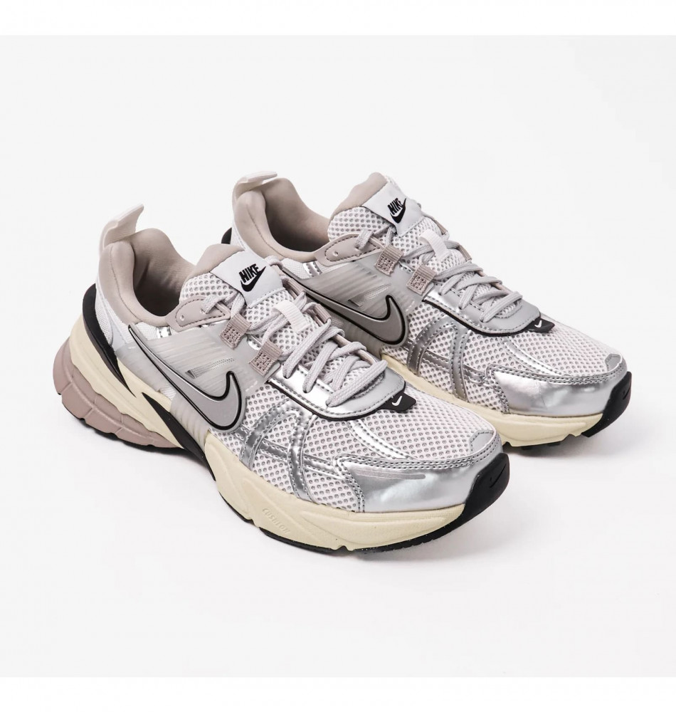 Outlet Чоловічі кросівки Nike V2K Run FD0736-001 FD0736-100