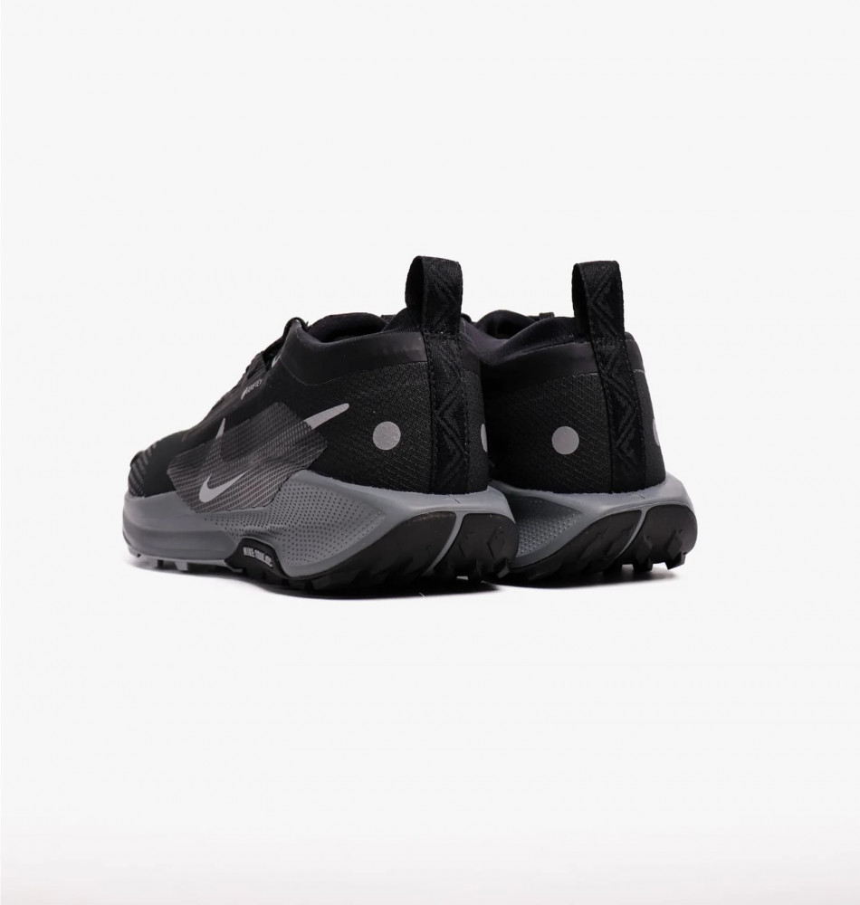 Outlet Кросівки жіночі Nike Pegasus Trail 5 Gore-Tex FQ0912-001