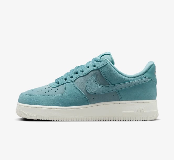 Outlet Жіночі кросівки Nike W Air Force 1 07 HJ5336-400