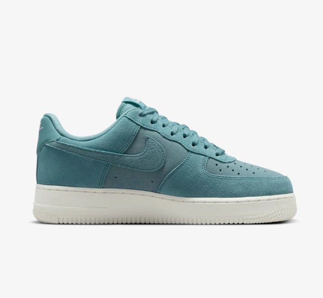 Outlet Жіночі кросівки Nike W Air Force 1 07 HJ5336-400