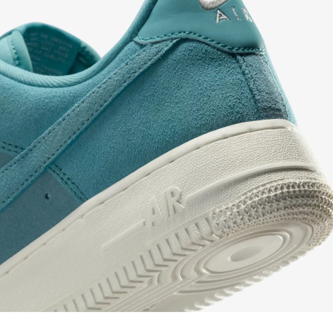 Outlet Женские кроссовки Nike W Air Force 1 07 HJ5336-400_image_3