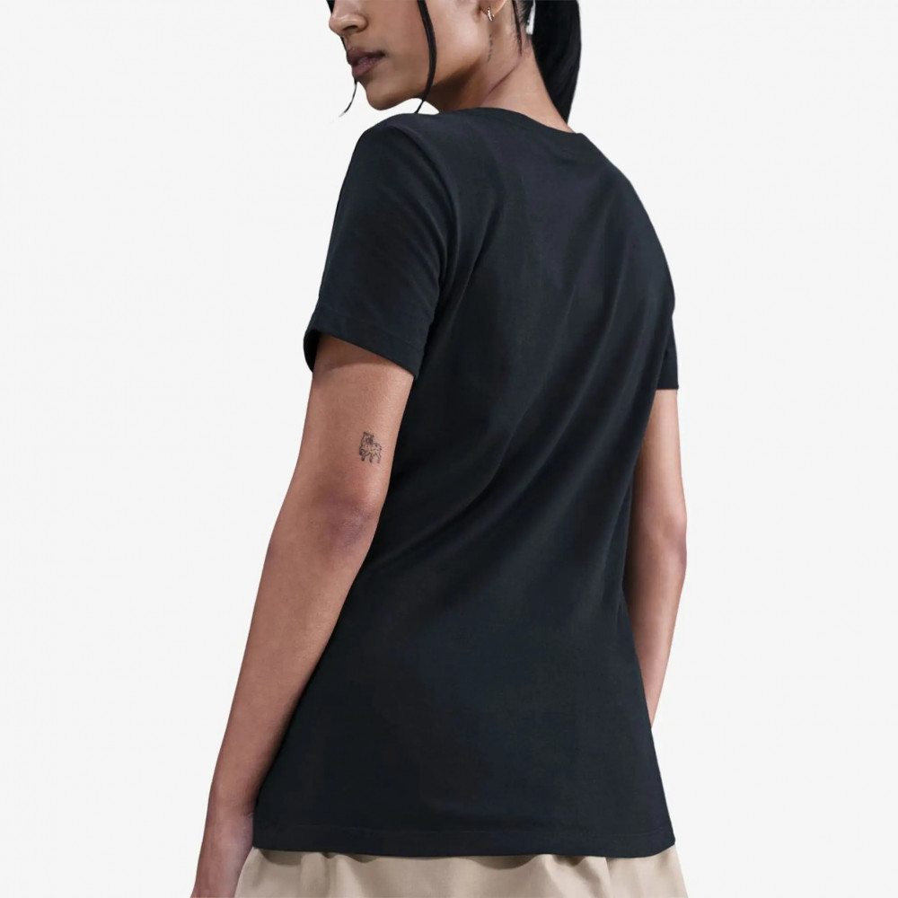 Outlet Жіноча футболка Nike Sportswear DZ4682-010