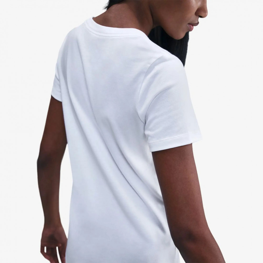 Outlet Жіноча футболка Nike Sportswear DZ4682-100