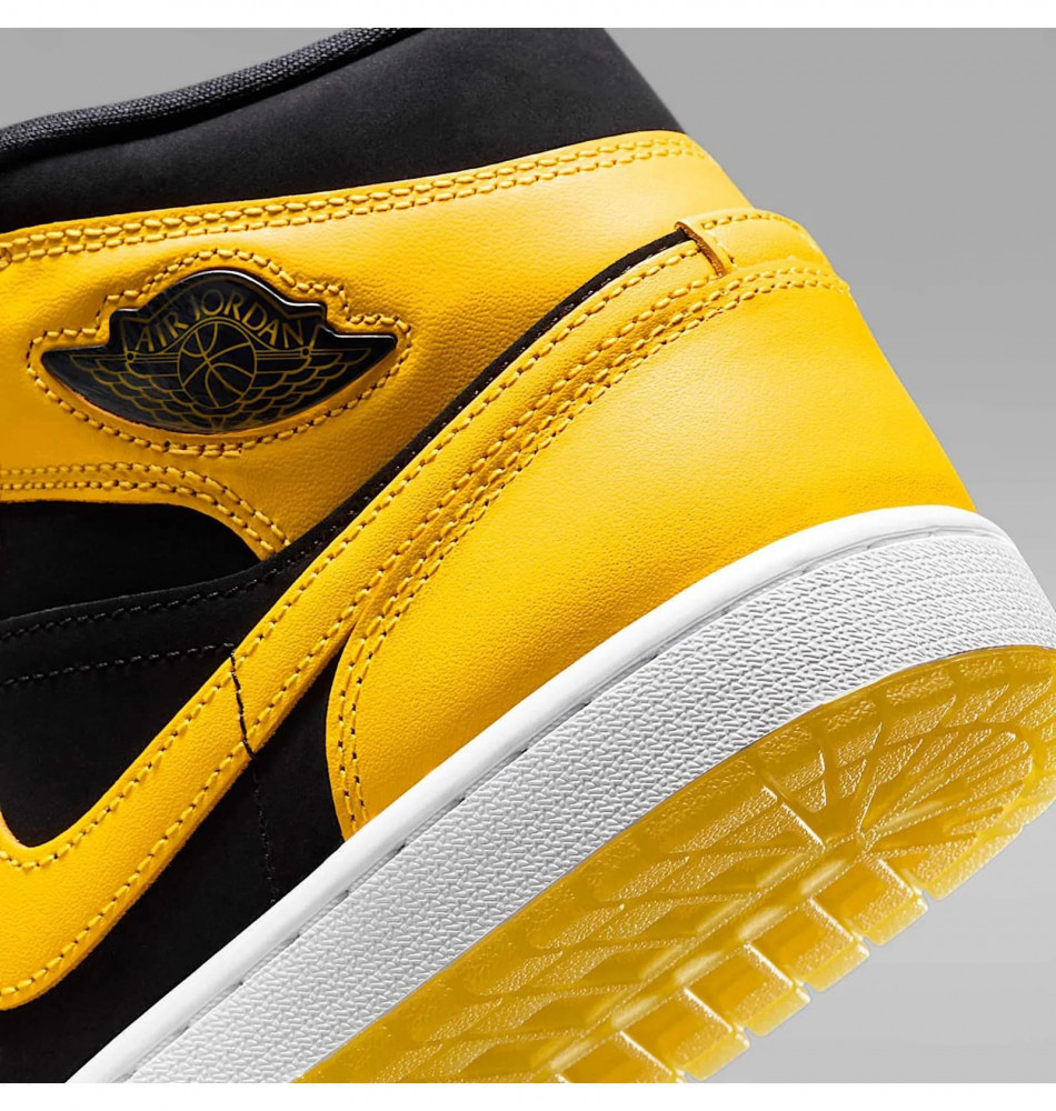 Outlet Кросівки чоловічі Air Jordan 1 Mid Se HJ6654-071_image_4