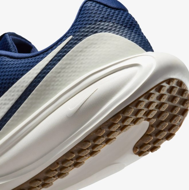 Outlet Чоловічі кросівки Nike Revolution 8 HJ9198-402_image_7