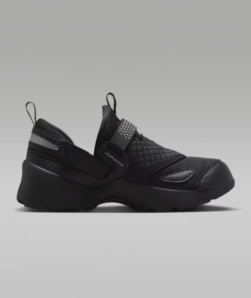 Outlet Кросівки жіночі Wmns Jordan Trunner Lx Triple HQ2164-001