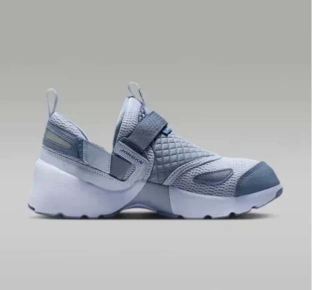 Outlet Кросівки жіночі Wmns Jordan Trunner Lx Triple HQ2164-010