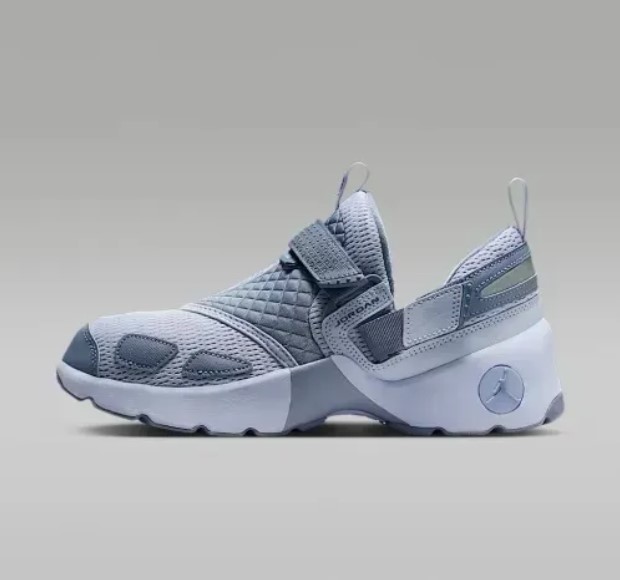 Outlet Кросівки жіночі Wmns Jordan Trunner Lx Triple HQ2164-010_image_3