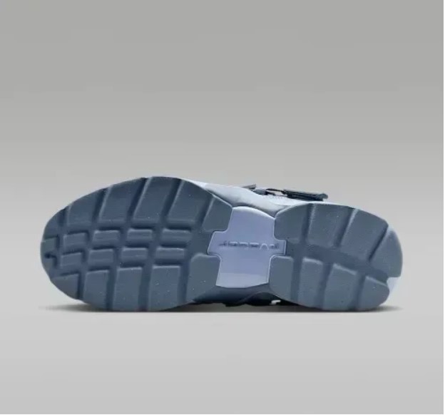 Outlet Кросівки жіночі Wmns Jordan Trunner Lx Triple HQ2164-010_image_4