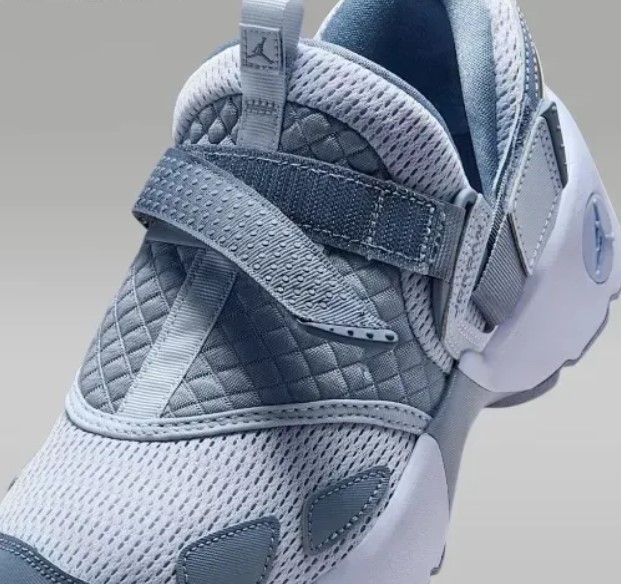 Outlet Кросівки жіночі Wmns Jordan Trunner Lx Triple HQ2164-010_image_8