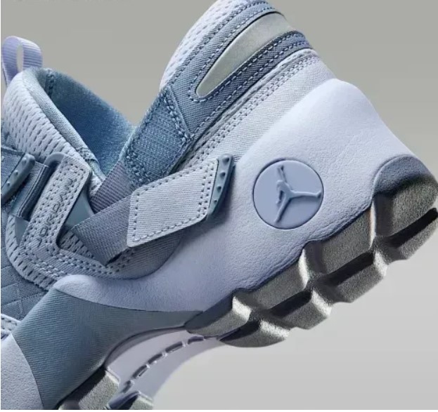Outlet Кросівки жіночі Wmns Jordan Trunner Lx Triple HQ2164-010_image_6
