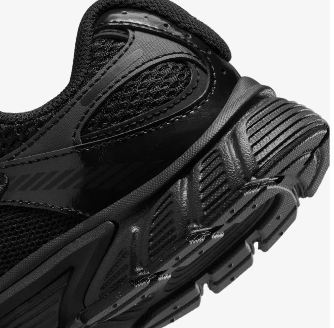 Outlet Дитячі кросівки Nike V5 Rnr HQ6411-002_image_5