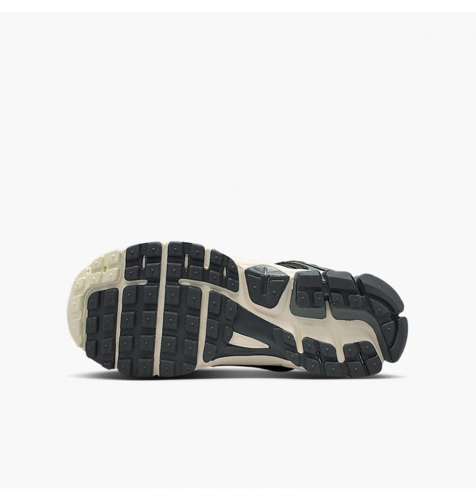 Outlet Кроссовки Nike Vomero 5 IB5853-001_image_4