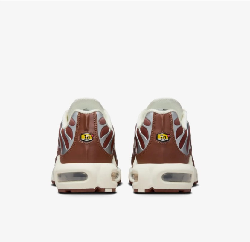 Outlet Жіночі кросівки Nike Wmns Air Max Dark Pony II7637-200_image_7