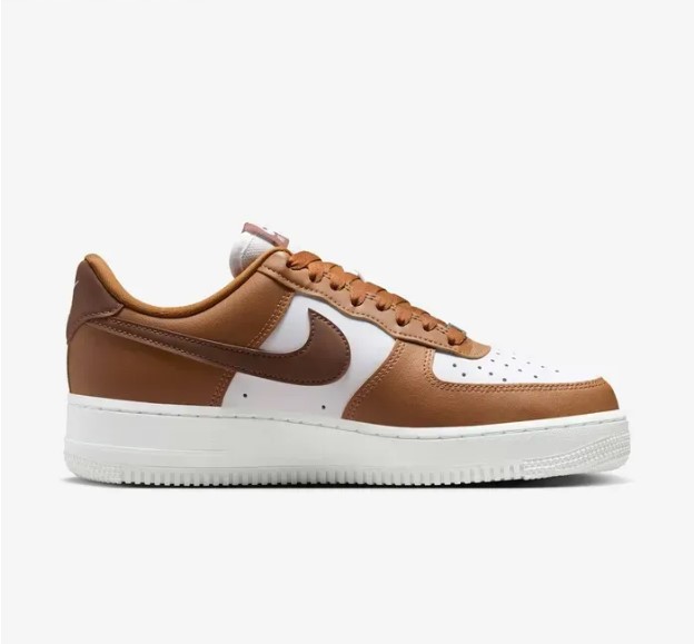 Outlet Кросівки жіночі Nike Air Force 1 07 IM6364-200