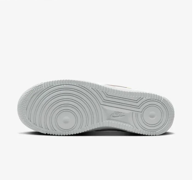 Outlet Кросівки жіночі Nike Air Force 1 07 IM6364-200_image_6