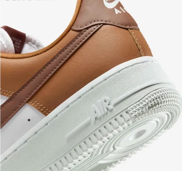 Outlet Кросівки жіночі Nike Air Force 1 07 IM6364-200_image_5