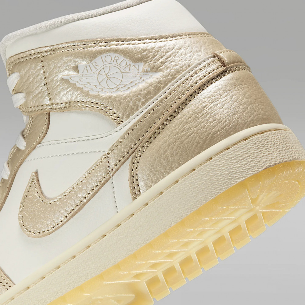 Outlet Кросівки жіночі Air Jordan 1 Mid Se HV5159-100_image_9