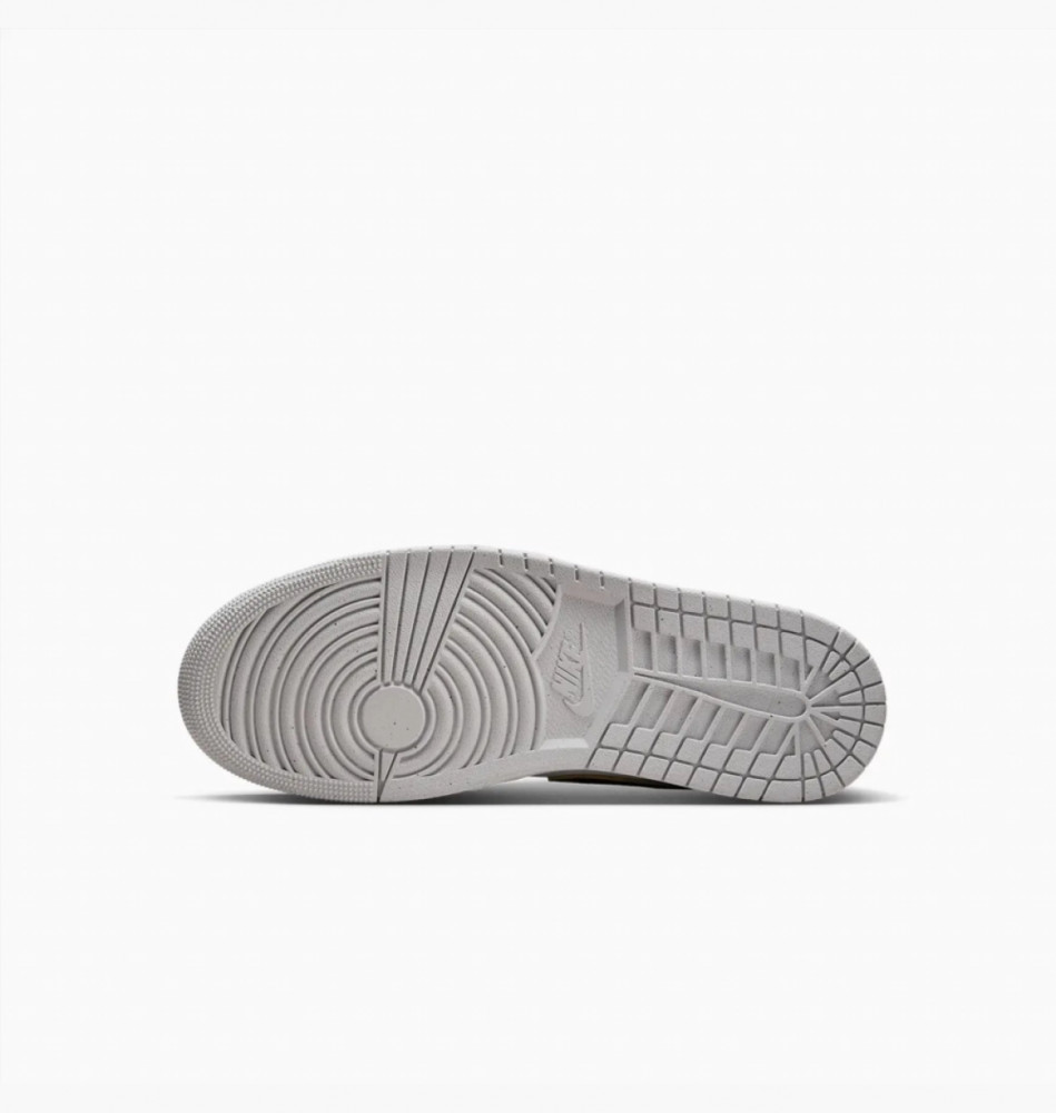 Outlet Кросівки чоловічі Air Jordan 1 Low Se FQ7687-300_image_8