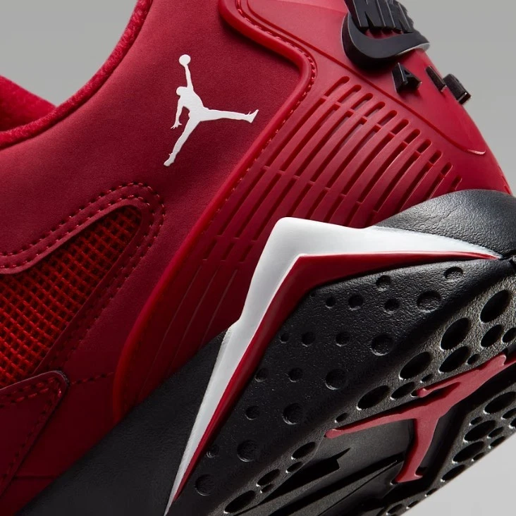 Outlet Чоловічі кросівки Nike Air Jordan MVP 92 HQ3950-600_image_8