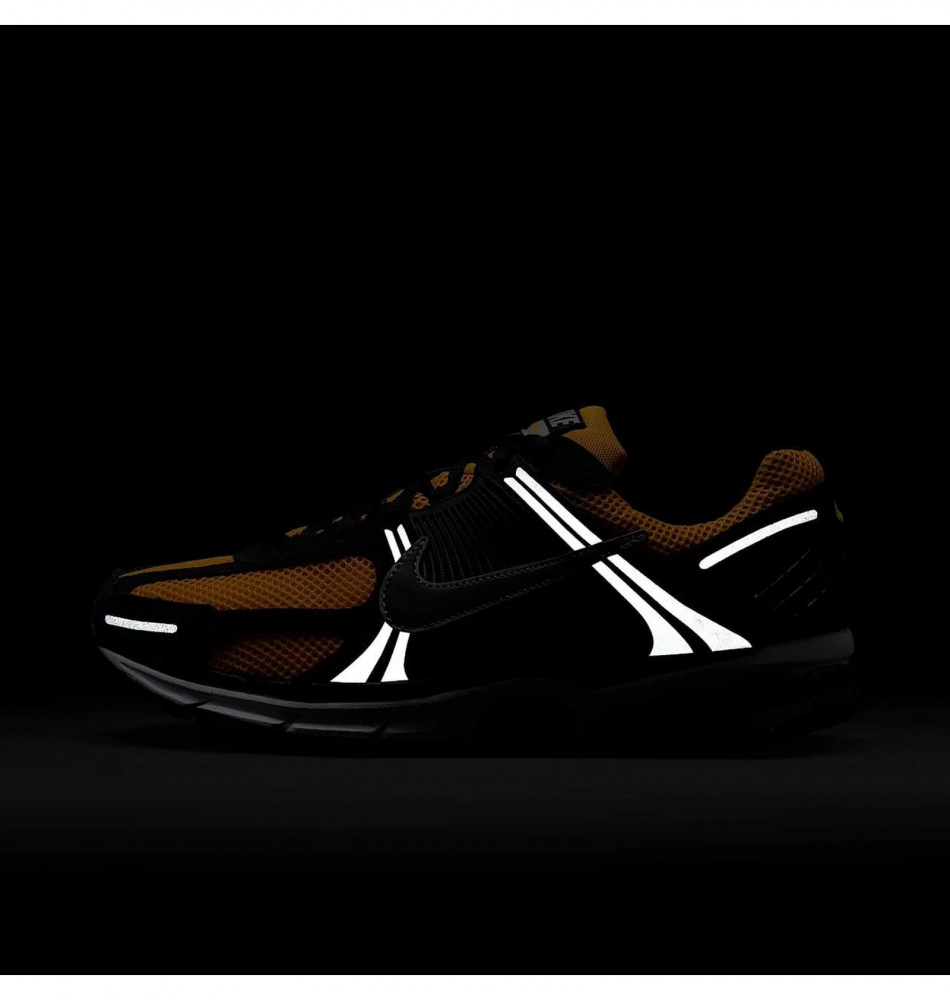 Outlet Кросівки чоловічі Nike Zoom Vomero 5 IF6211-700_image_3