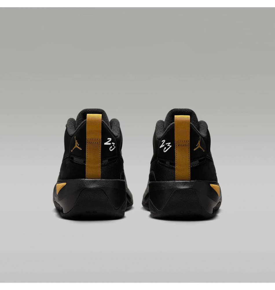 Outlet Чоловічі кросівки Jordan Max Aura 7 HQ2091-007_image_5