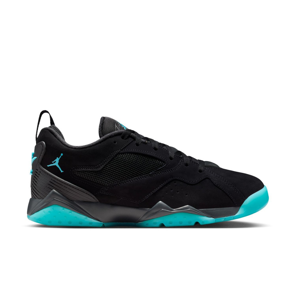 Outlet Кросівки чоловічі Air Jordan 7 Rm HQ3950-004