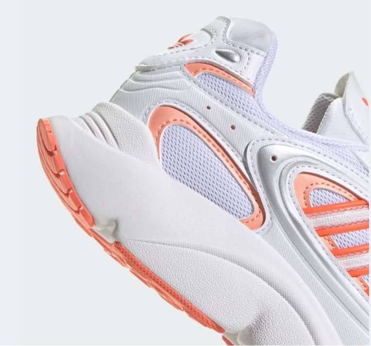Outlet Женские кроссовки Adidas Ozmillen JH5642_image_5