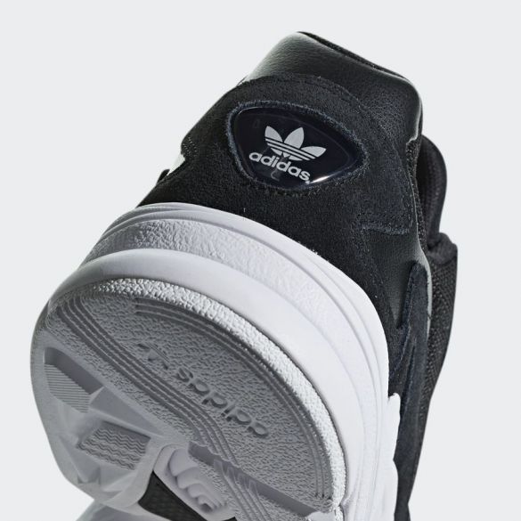 Outlet Женские кроссовки Adidas Falcon B28129_image_8