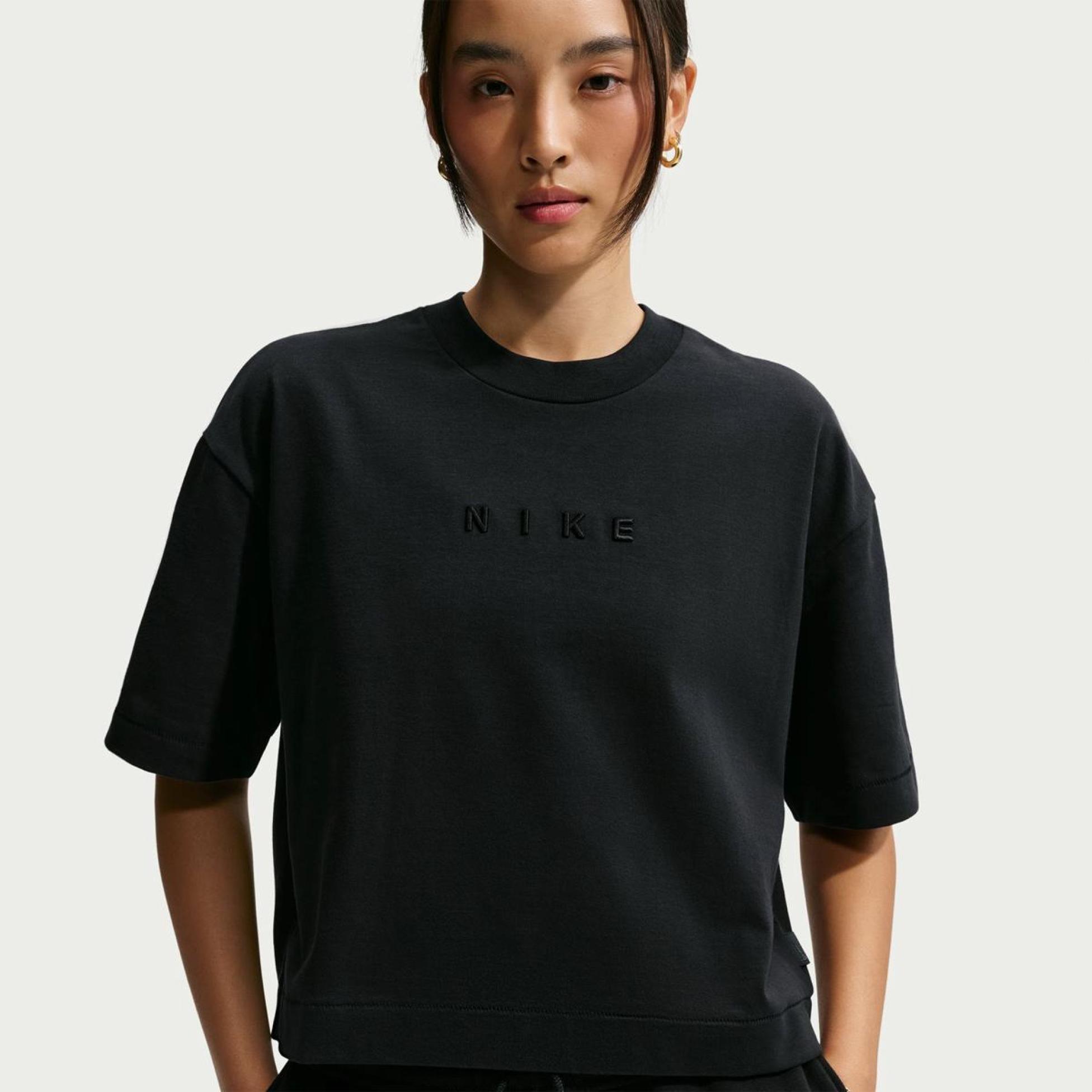 Outlet Жіноча футболка NIKE W NSW NK LUXE BXY TEE FA26 IO7462-010