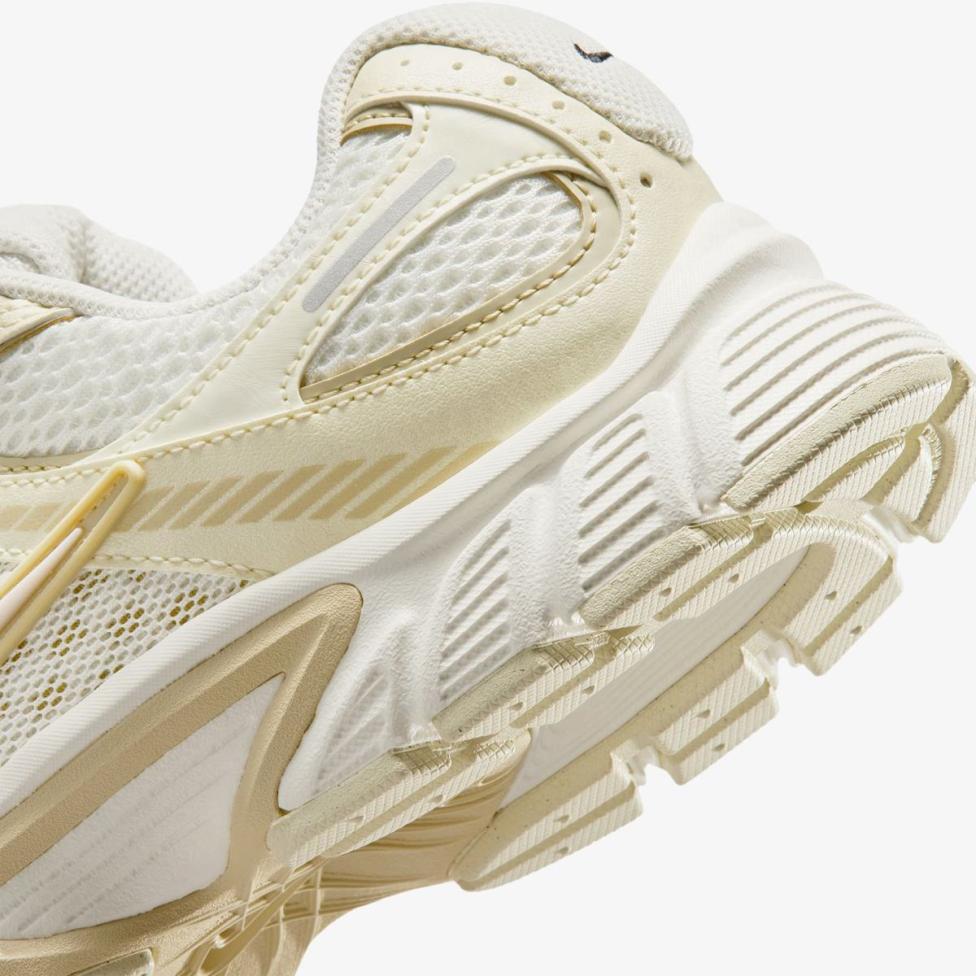 Outlet Жіночі кросівки NIKE W V5 RNR SE IO0464-101_image_8