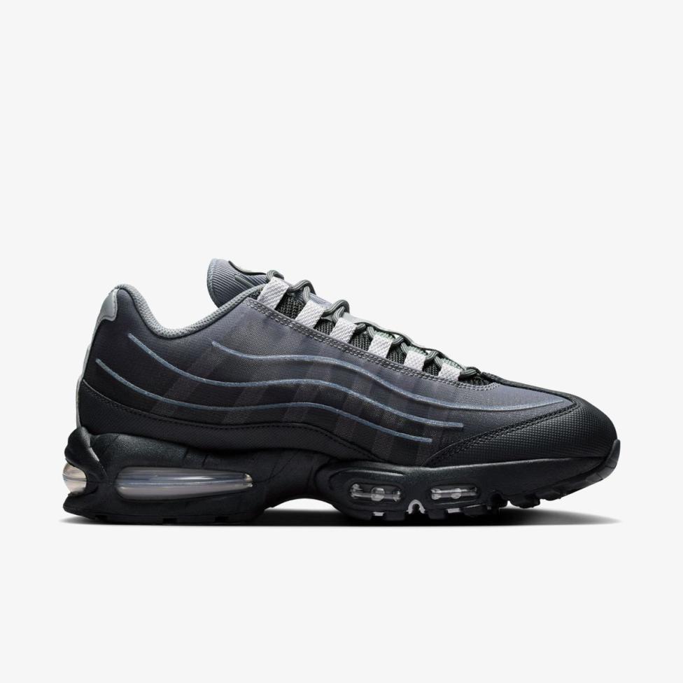 Outlet Мужские кроссовки NIKE AIR MAX 95 BB TECH IH7853-001_image_3