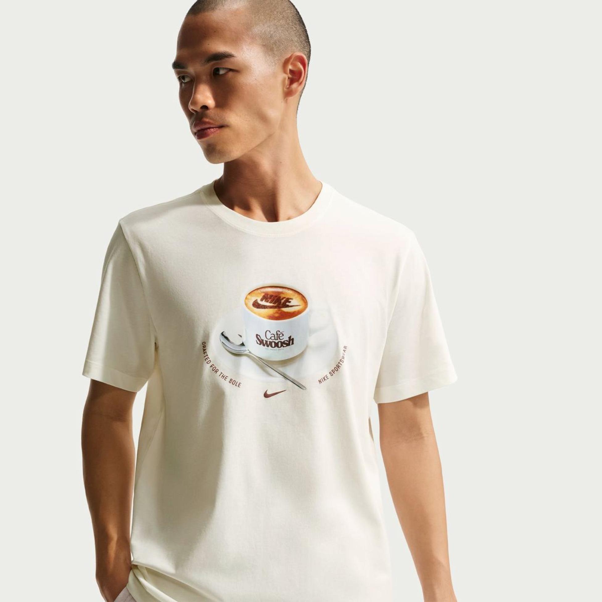 Outlet Чоловіча футболка NIKE U NSW TEE STD CAFE SWOOSH MUG IH1159-133