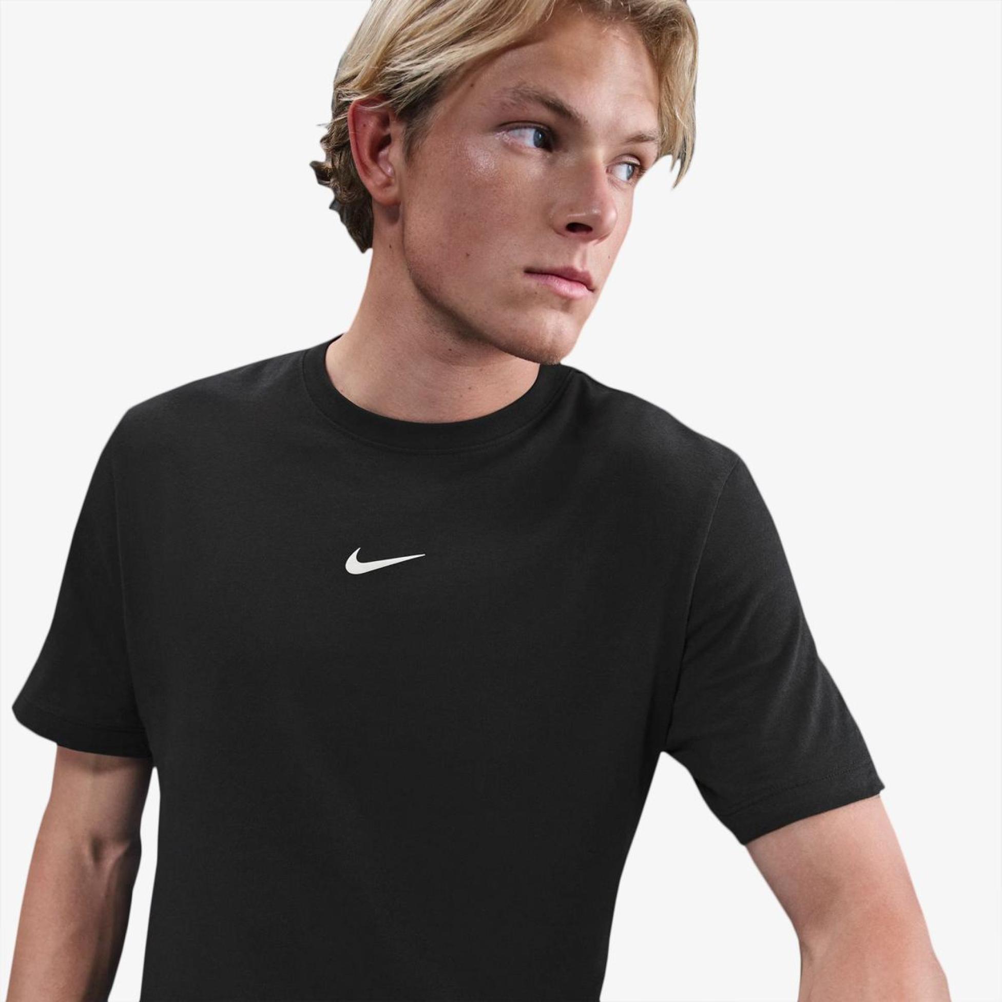 Outlet Чоловіча футболка NIKE U NSW TEE BB FW IH5067-010