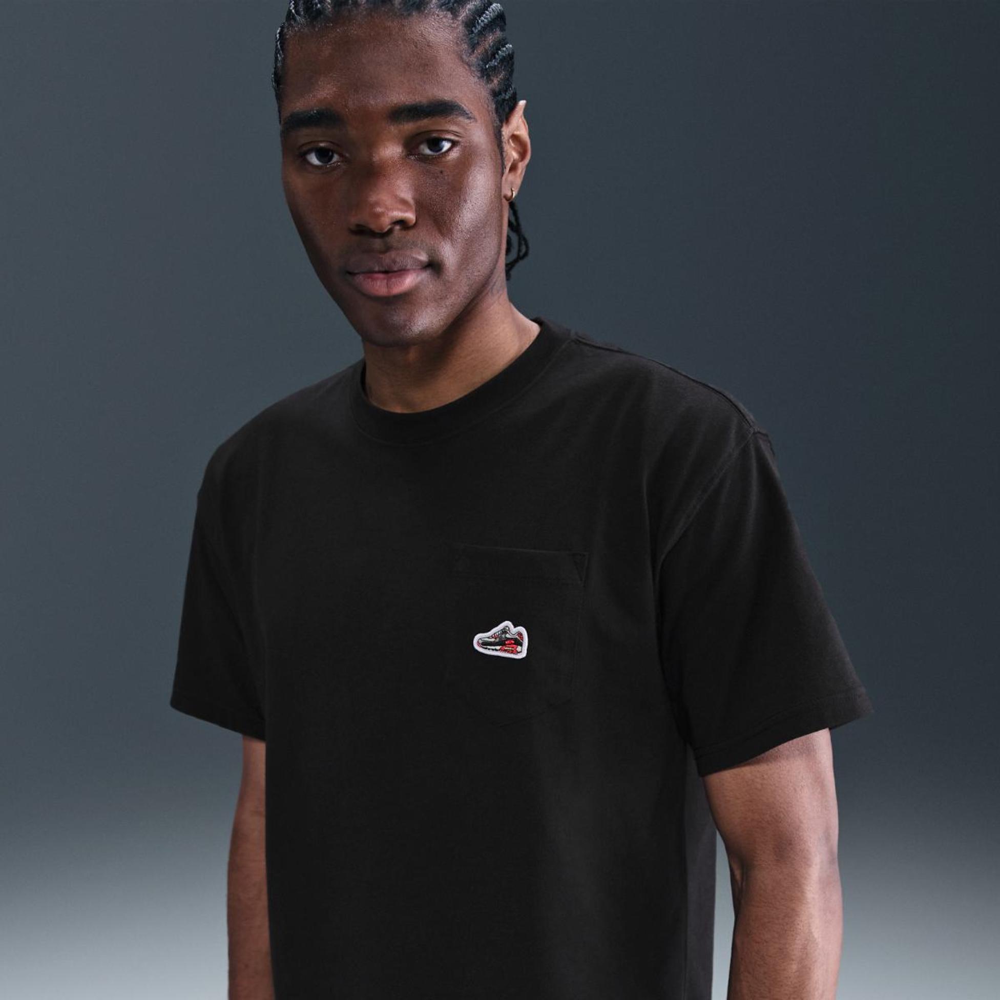 Outlet Жіноча футболка NIKE M NSW TEE ACCS PATCH CNCT FA25 HQ9242-010