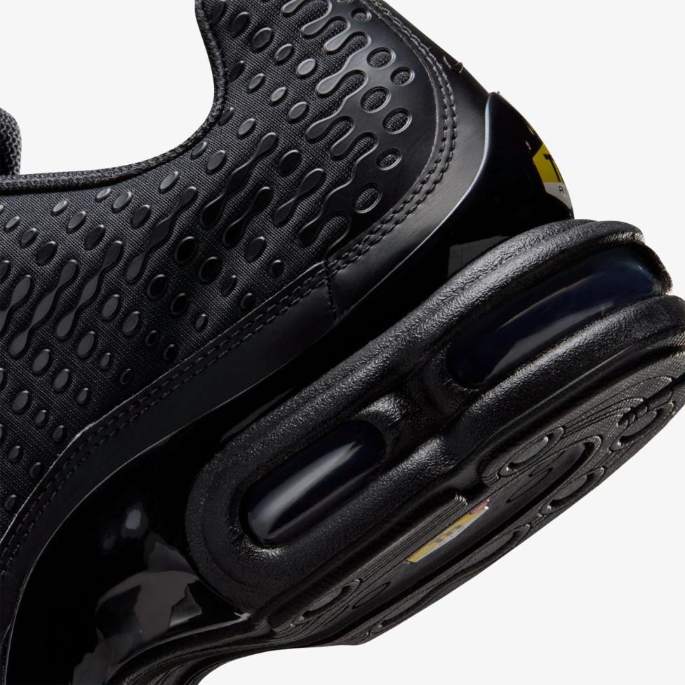 Outlet Чоловічі кросівки NIKE AIR MAX PLUS VII HQ2197-001_image_8