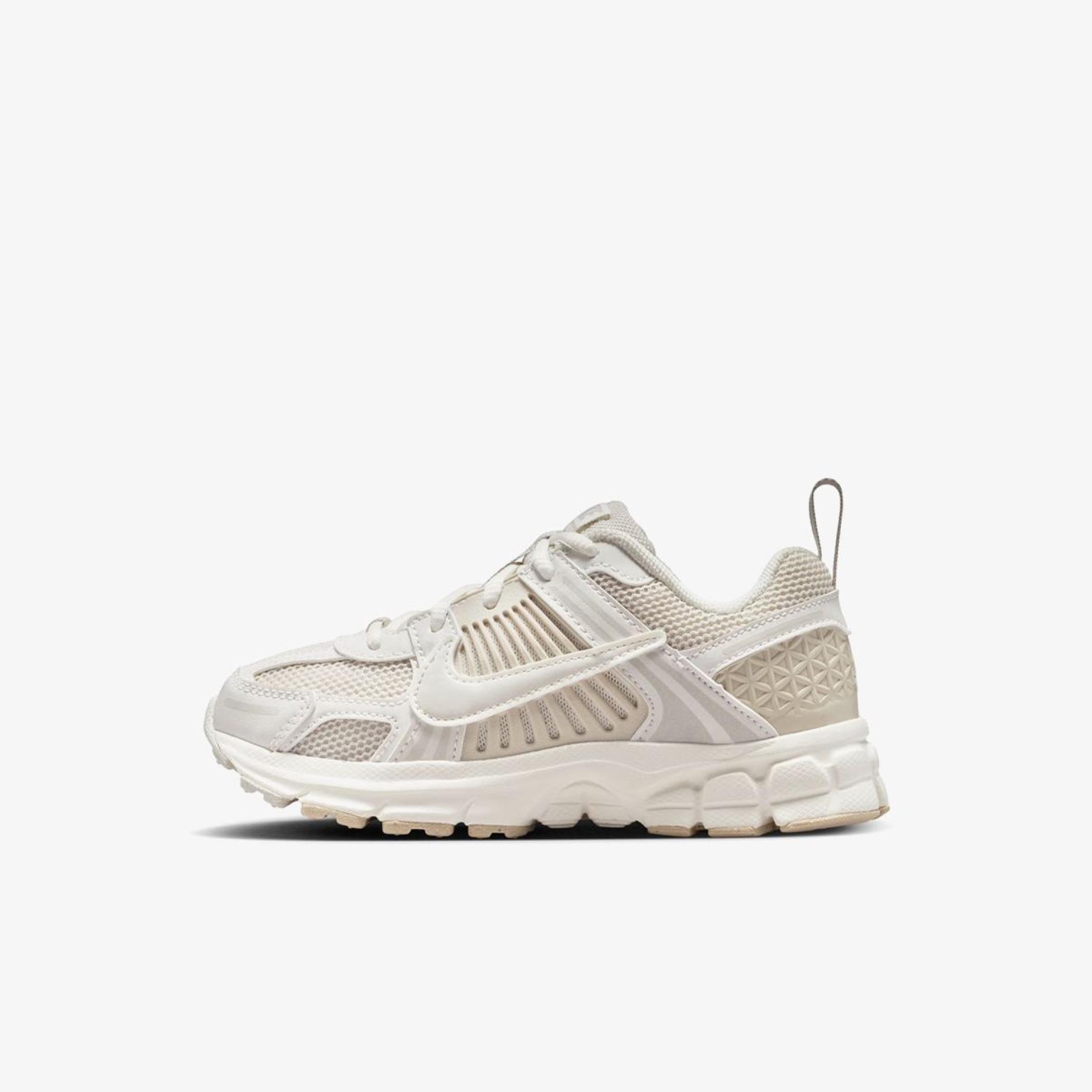 Outlet Дитячі кросівки NIKE VOMERO 5 LACE (PS) IR4587-016