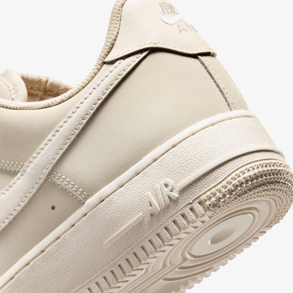 Outlet Женские кроссовки NIKE W AIR FORCE 1 RETRO PRM IR0871-100_image_8