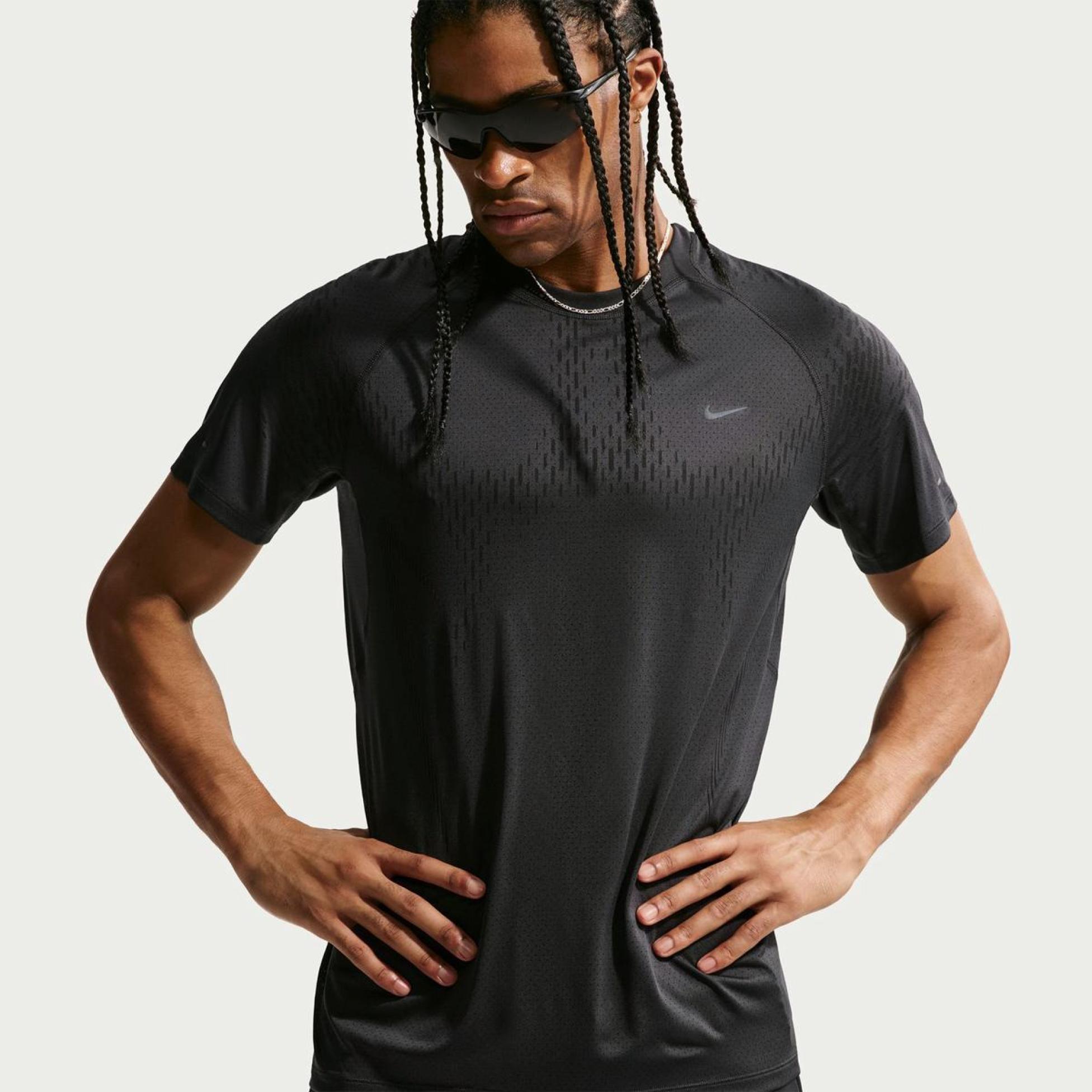 Outlet Чоловіча футболка NIKE M NK DFADV STRIDE NVLTY SS TOP IF2088-010