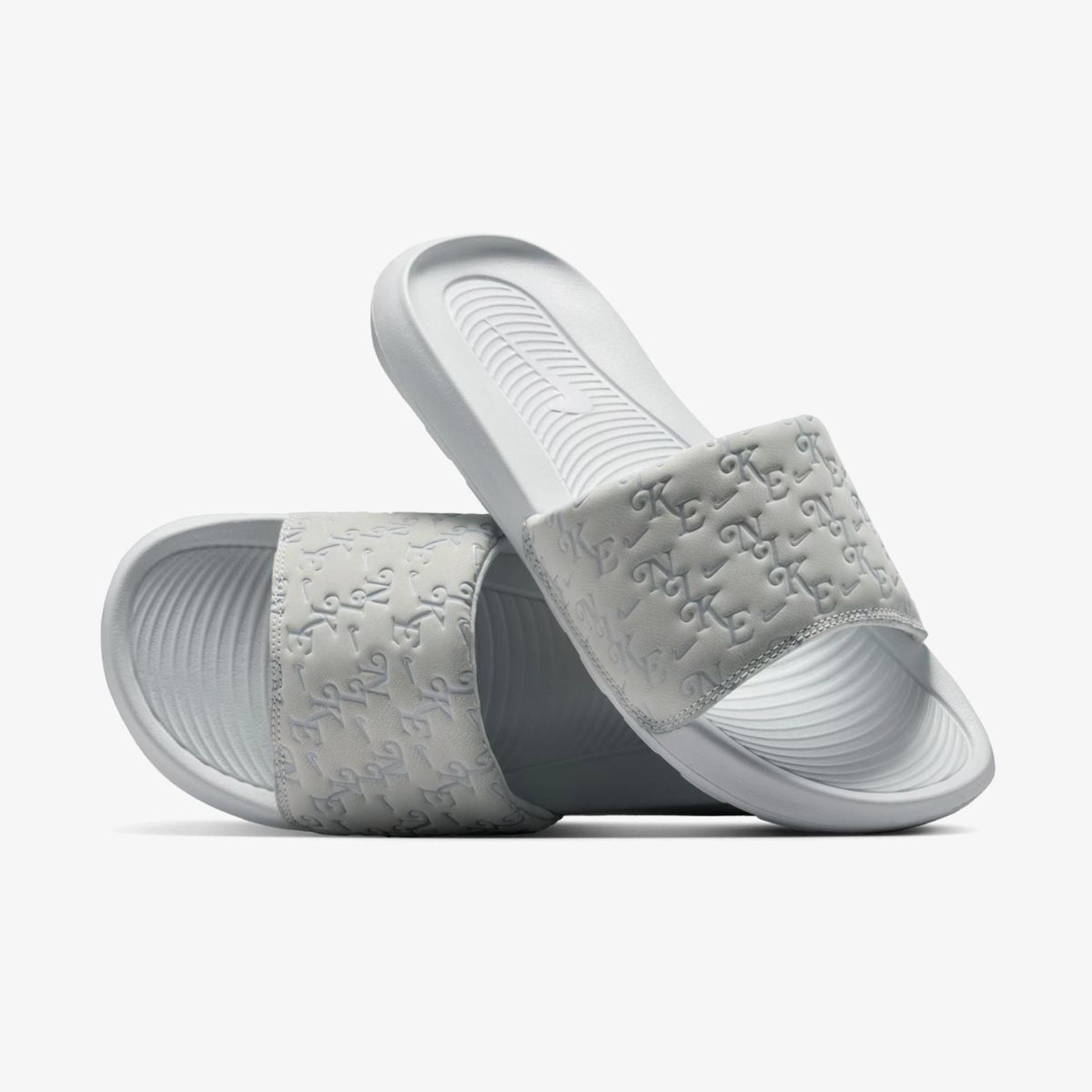 Outlet Жіночі тапочки NIKE W VICTORI ONE SLIDE PRINT HQ7022-011
