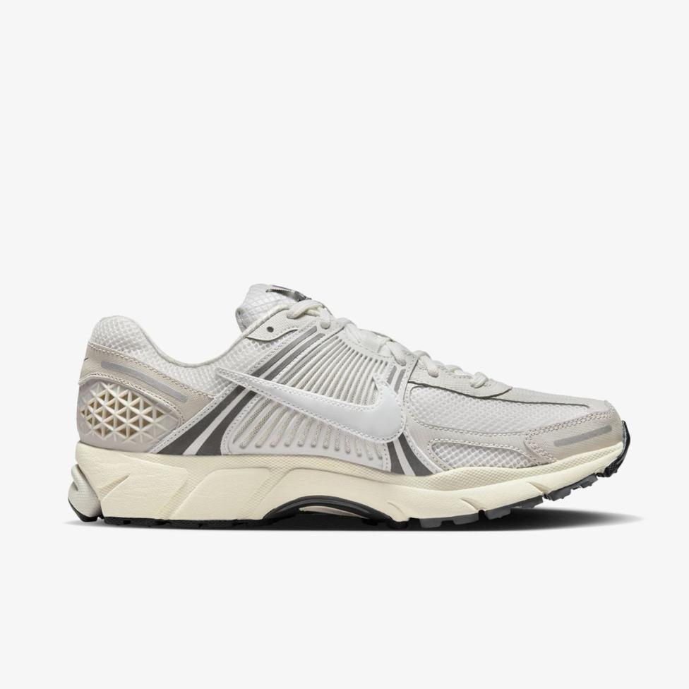 Outlet Мужские кроссовки NIKE ZOOM VOMERO 5 HF0731-007_image_3