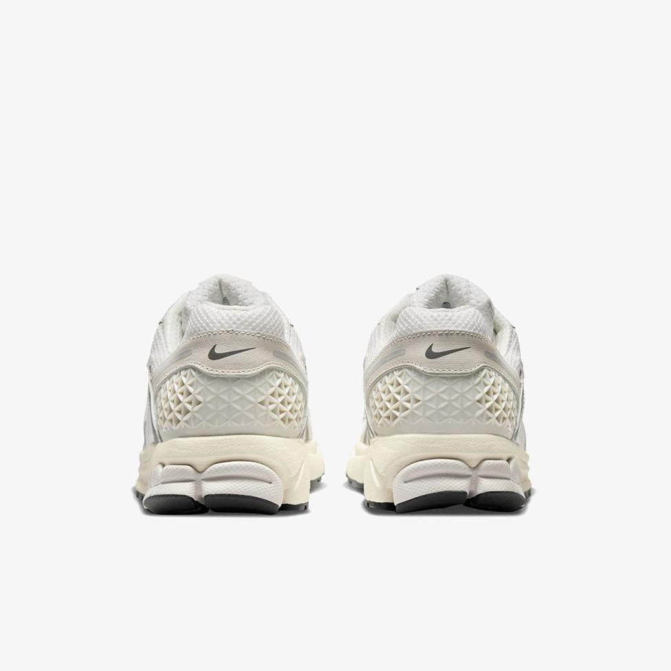Outlet Мужские кроссовки NIKE ZOOM VOMERO 5 HF0731-007_image_6