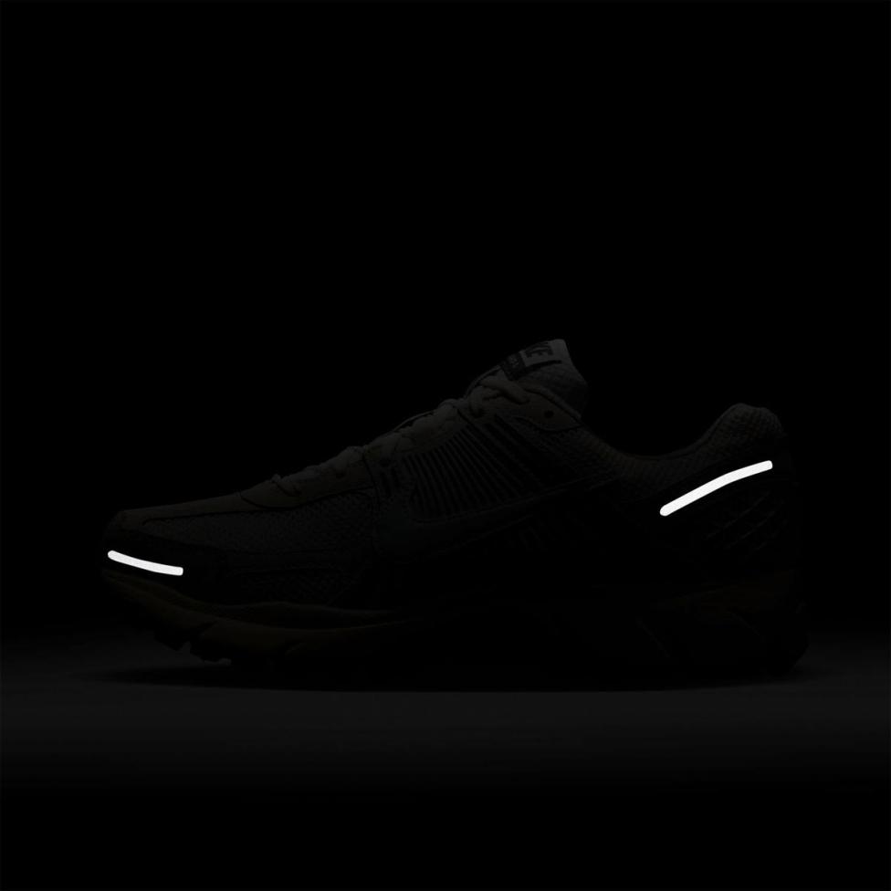 Outlet Мужские кроссовки NIKE ZOOM VOMERO 5 HF0731-007_image_9