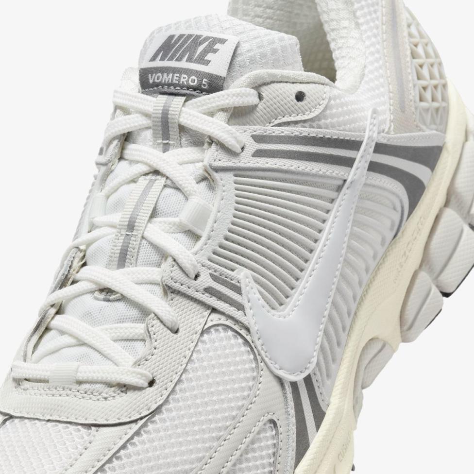 Outlet Мужские кроссовки NIKE ZOOM VOMERO 5 HF0731-007_image_7
