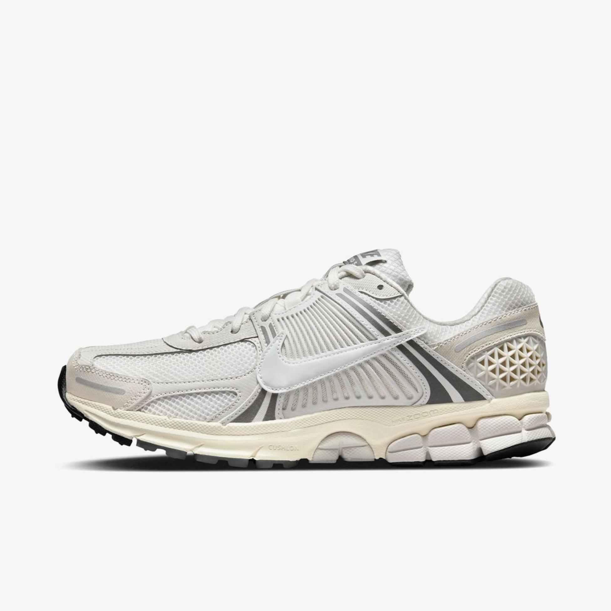 Outlet Чоловічі кросівки NIKE ZOOM VOMERO 5 HF0731-007