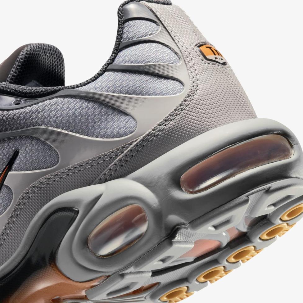 Outlet Чоловічі кросівки NIKE AIR MAX PLUS DM0032-037_image_8