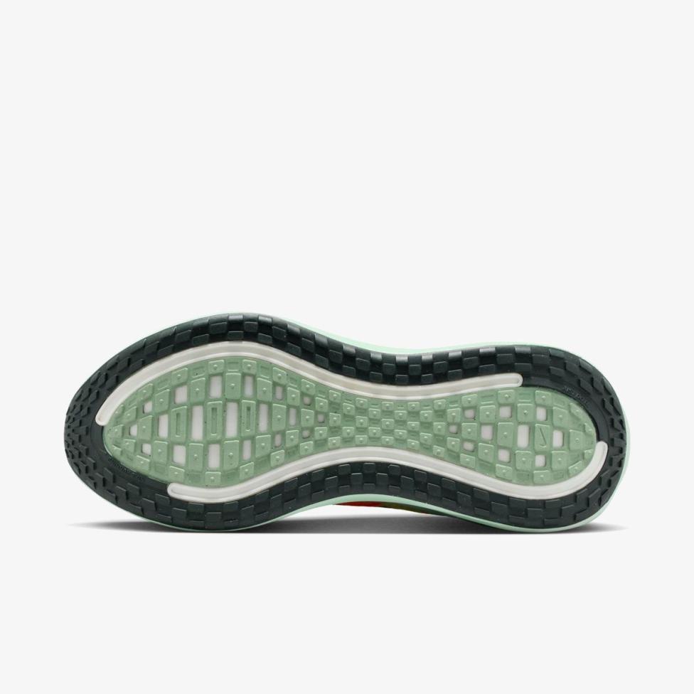 Outlet Чоловічі кросівки NIKE VOMERO PLUS BARELY VOLT IQ0605-701