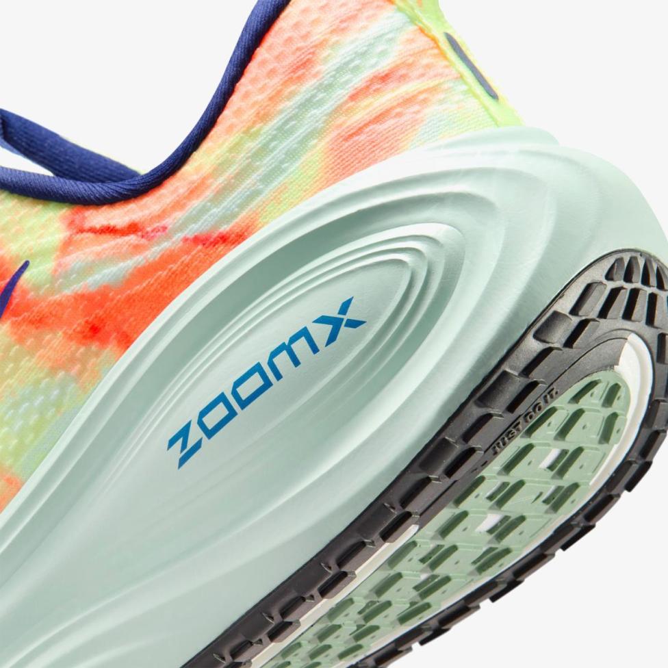 Outlet Чоловічі кросівки NIKE VOMERO PLUS BARELY VOLT IQ0605-701_image_8