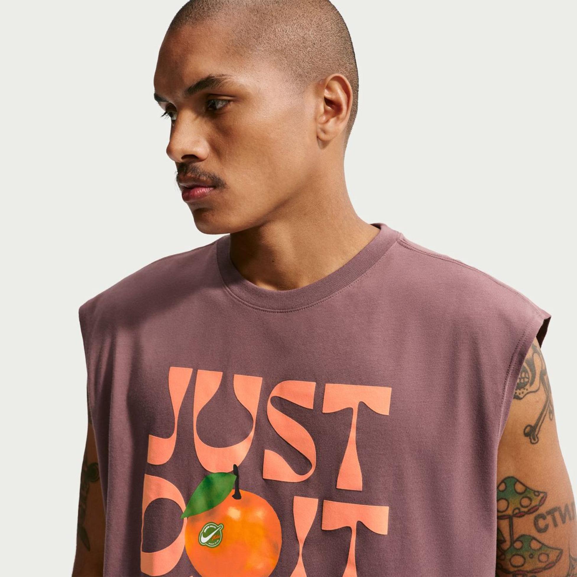 Outlet Чоловіча футболка NIKE U NSW TEE LSE SLVLS ORANGE IR4968-502